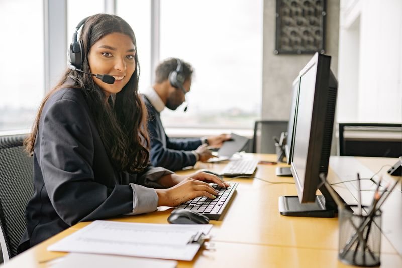 AI Voice Agent AI voice agent answering a phone call and booking a job for a business