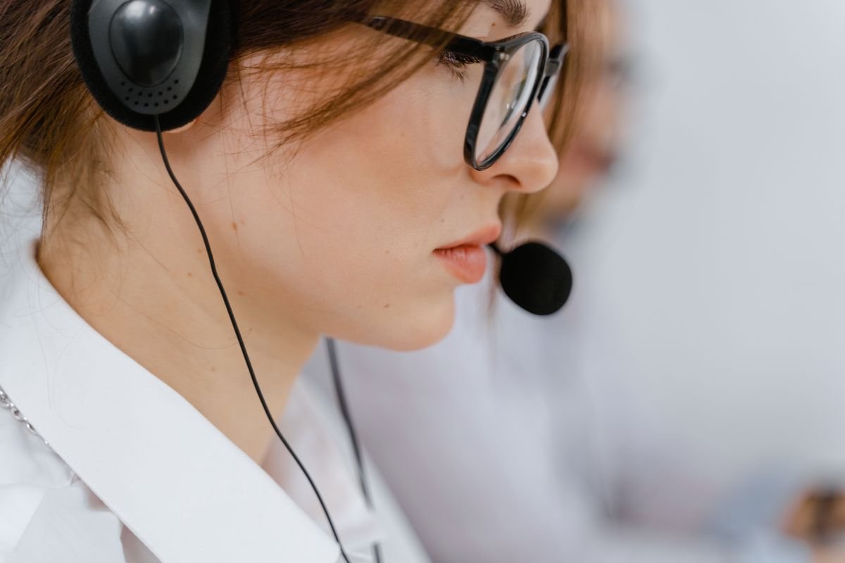 AI Voice Agent AI voice agent answering business calls 24/7 for a Canadian company