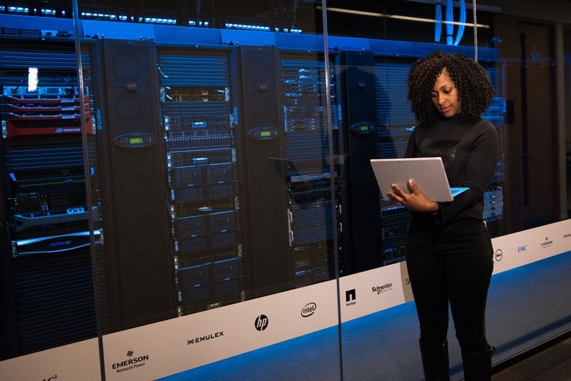 technical SEO experts analyzing Google crawl logs and server data for Canadian businesses